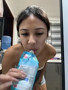 lynn9000 online show from November 10, 2025, 6:40 am