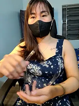 Snapshot of Bee_sweet chatting on March 12, 2026, 11:47 am Bee sweet online show from March 12, 2026, 11:47 am