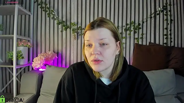 Snapshot of Michele_Greenn chatting on February 14, 2026, 1:06 am Michele Greenn online show from February 14, 2026, 1:06 am