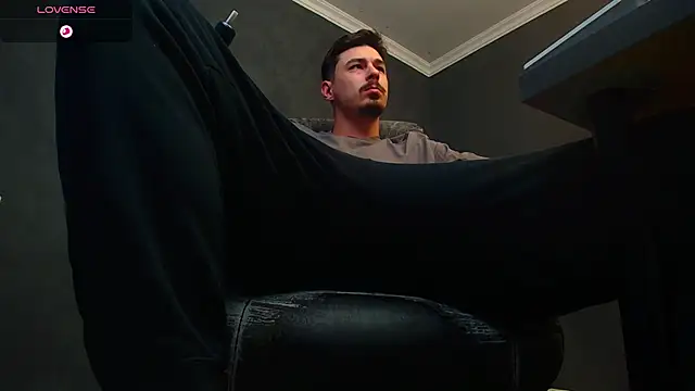 EnzoRace online show from October 25, 2025, 4:55 am