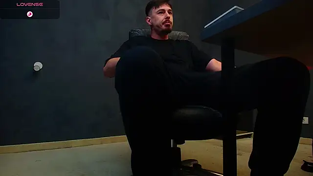 EnzoRace online show from November 12, 2025, 5:33 am