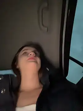 KittyQueeny online show from November 26, 2025, 1:11 pm