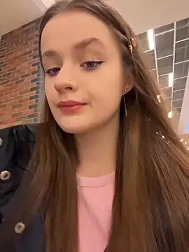 KittyQueeny online show from December 22, 2025, 11:10 am