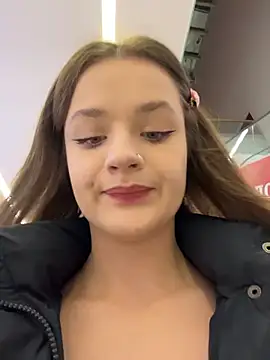 KittyQueeny online show from December 18, 2025, 2:10 pm