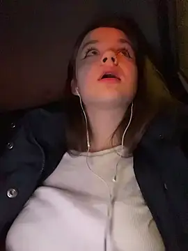 KittyQueeny online show from November 30, 2025, 2:07 pm