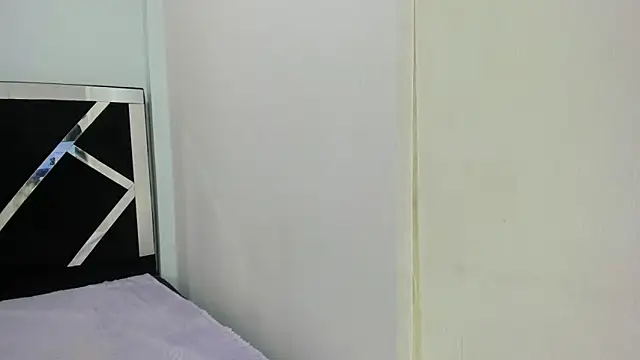 iisabella noa online show from October 3, 2025, 1:12 pm