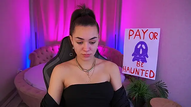 EricaSin online show from November 2, 2025, 7:02 am