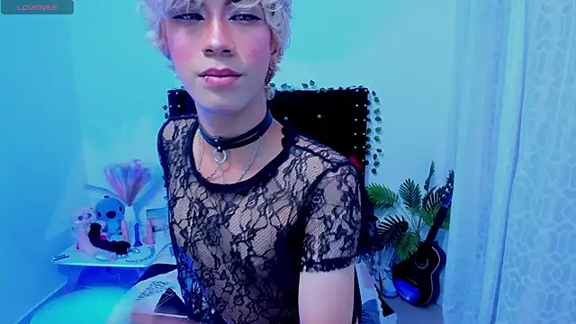 Cooperrosscute233 online show from November 10, 2025, 10:37 pm