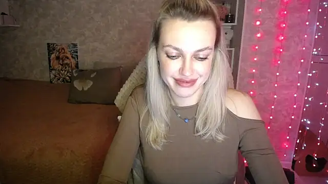 NickyAdamidi online show from November 17, 2025, 5:17 pm