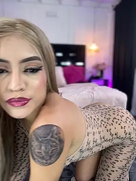 Snapshot of MystiqueXXX chatting on October 17, 2025, 1:13 pm MystiqueXXX online show from October 17, 2025, 1:13 pm