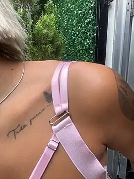 Snapshot of MystiqueXXX chatting on November 27, 2025, 1:22 pm MystiqueXXX online show from November 27, 2025, 1:22 pm