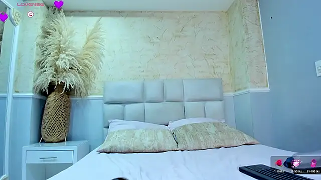 CristineCaru online show from February 5, 2026, 11:39 am