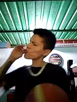 elinnki online show from December 5, 2025, 8:06 pm