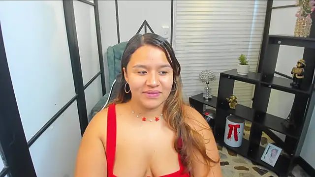 Snapshot of ElaBourn_ chatting on December 19, 2025, 1:46 pm ElaBourn online show from December 19, 2025, 1:46 pm