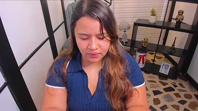 Snapshot of ElaBourn_ chatting on December 18, 2025, 2:10 pm ElaBourn online show from December 18, 2025, 2:10 pm