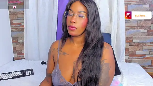 Brandy brown  online show from March 25, 2026, 11:25 pm