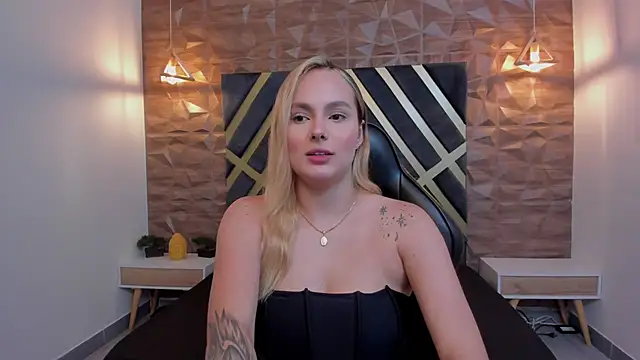 Emmaa white  online show from December 18, 2025, 5:17 pm