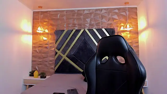 Emmaa white  online show from April 15, 2026, 7:58 pm