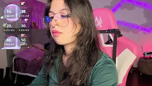 larah uwu online show from February 4, 2026, 10:16 pm