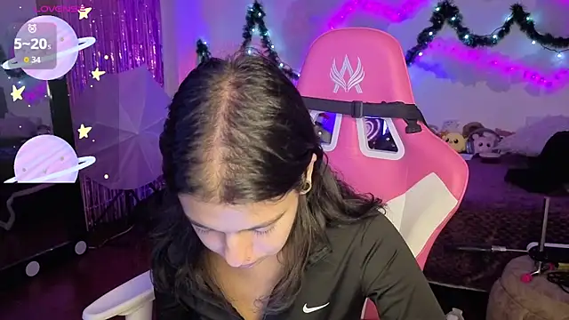 larah uwu online show from January 7, 2026, 7:19 pm