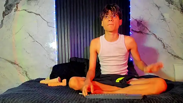 spicy adonhis online show from November 22, 2025, 12:59 pm