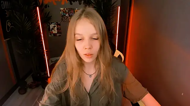 Snapshot of Selen_hells_weet chatting on October 20, 2025, 3:45 pm Selen hells weet online show from October 20, 2025, 3:45 pm