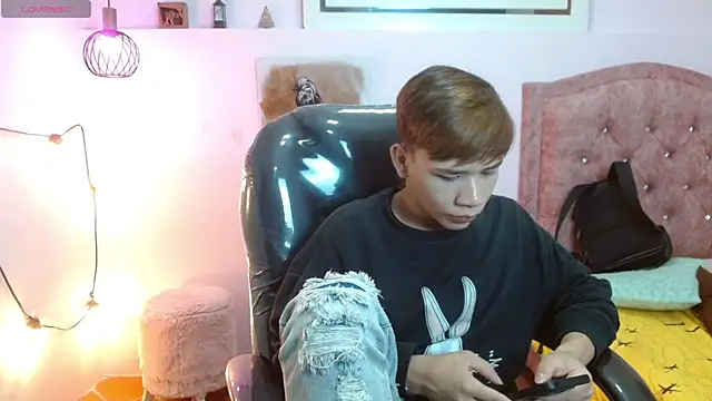 nathanclay online show from November 9, 2025, 3:32 am