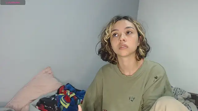 Snapshot of brisazanes chatting on November 1, 2025, 10:31 am brisazanes online show from November 1, 2025, 10:31 am