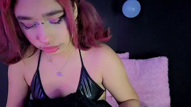 zoelight18 online show from September 21, 2025, 5:23 am