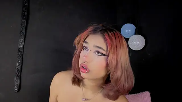 zoelight18 online show from October 4, 2025, 9:44 am