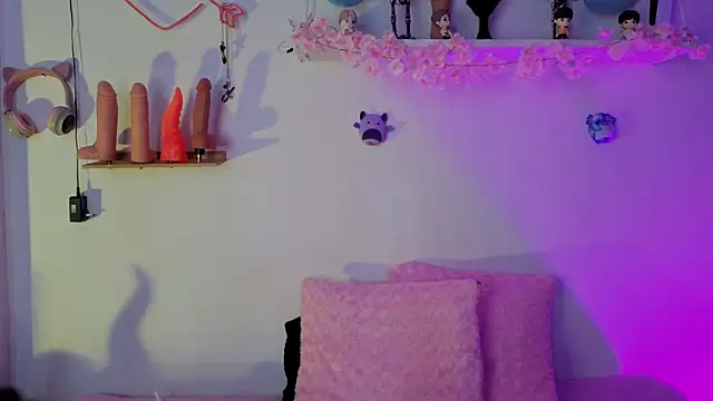 zoelight18 online show from October 10, 2025, 9:21 am