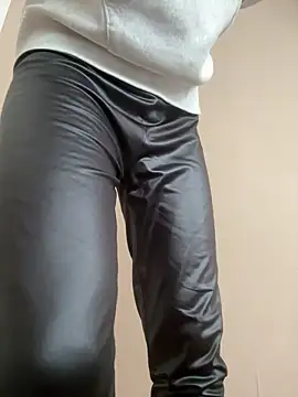 iikangi online show from February 25, 2026, 3:18 am