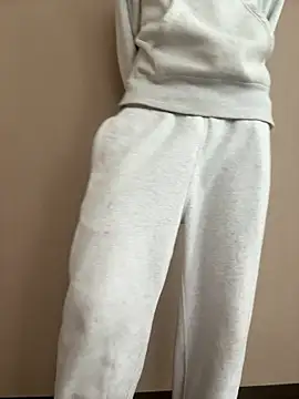 iikangi online show from March 3, 2026, 3:57 am