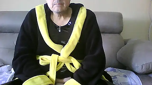 Snapshot of geli45 chatting on February 27, 2026, 11:54 am geli45 online show from February 27, 2026, 11:54 am