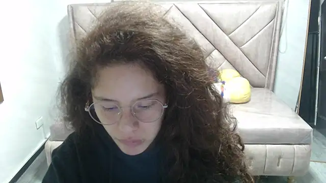 Velvet Moon V online show from November 11, 2025, 1:17 pm