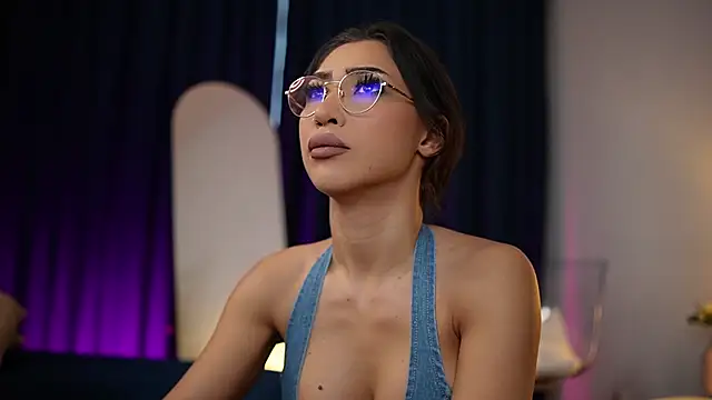  ChloeLee  online show from November 11, 2025, 7:03 am