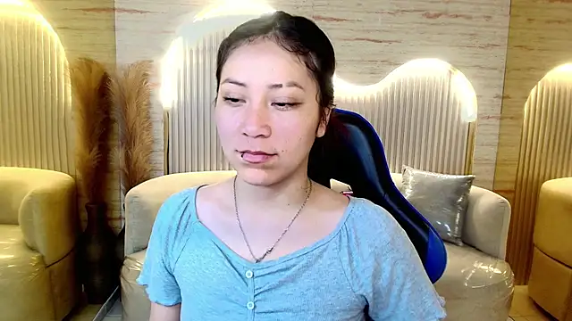 valentina r  online show from March 25, 2026, 3:17 am