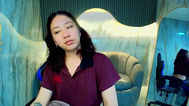 valentina r  online show from December 18, 2025, 3:11 am