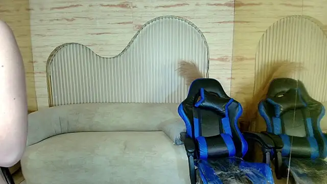 valentina r  online show from October 24, 2025, 3:27 am