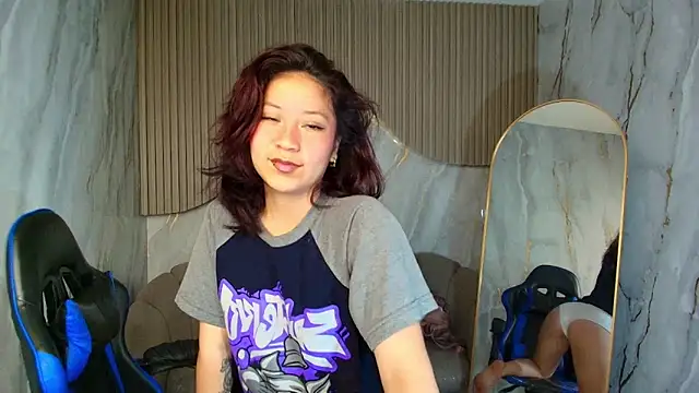 valentina r  online show from December 19, 2025, 3:10 am