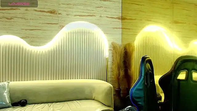 valentina r  online show from March 27, 2026, 3:37 am