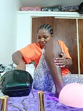 SweetHoney21  online show from June 30, 2026, 5:13 pm