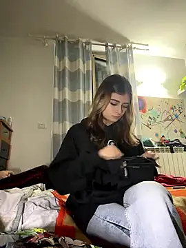 Snapshot of piccolaflo chatting on January 18, 2026, 9:29 pm piccolaflo online show from January 18, 2026, 9:29 pm