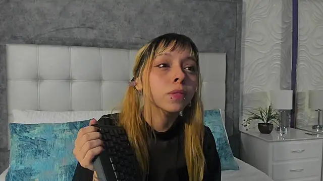 Snapshot of its_bibi chatting on December 3, 2025, 12:12 am its bibi online show from December 3, 2025, 12:12 am