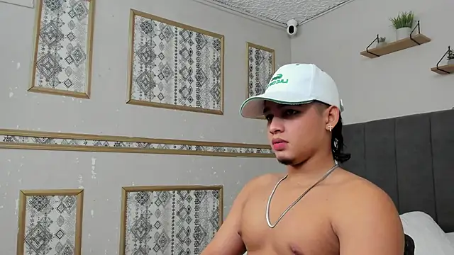 Snapshot of Riky_Strong chatting on November 9, 2025, 4:49 am Riky Strong online show from November 9, 2025, 4:49 am