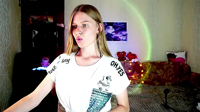 Snapshot of Luntryy chatting on September 11, 2025, 9:20 am Luntryy online show from September 11, 2025, 9:20 am