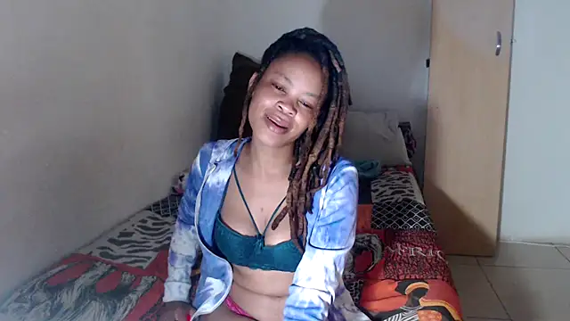 EssenceLovers online show from September 30, 2025, 8:59 pm