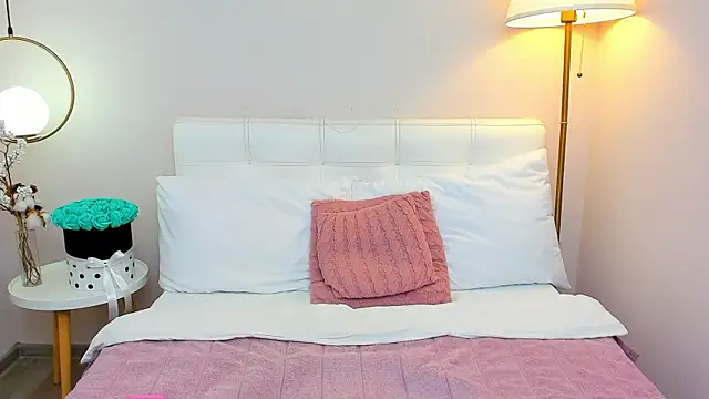 AndreaButt online show from April 7, 2026, 5:20 am