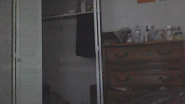 sarahkat86 online show from April 16, 2026, 9:37 pm