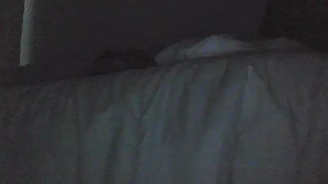 sarahkat86 online show from April 15, 2026, 11:05 am